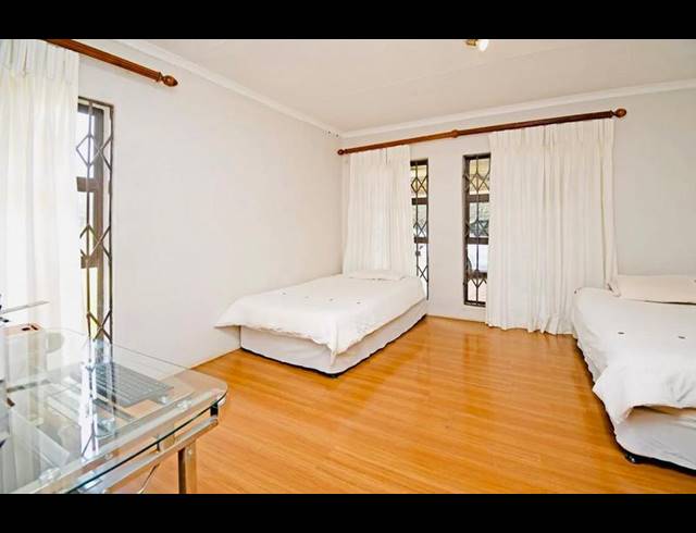 2 BEDROOM PROPERTY TO RENT IN PRESIDENT PARK
